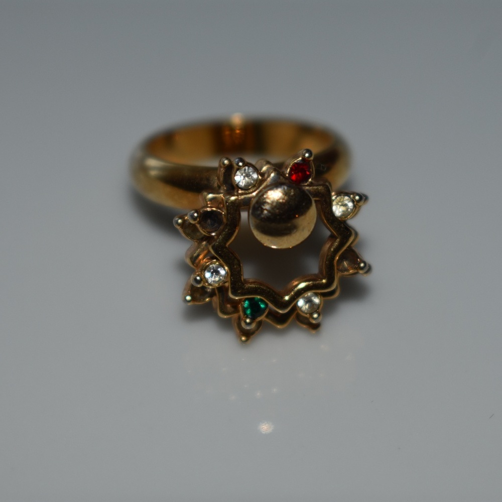 Moving flower gold ring